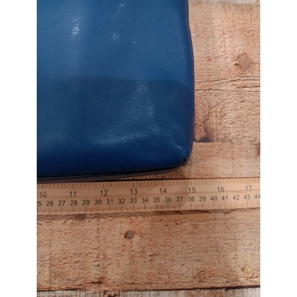 NWT coach Rivington Messenger With Coach Patch